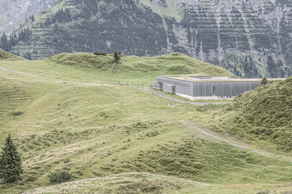 Architketurfotograf aus Nürnberg fotografiert den Schottenhof höchste Hochlandrinderzucht in Vorarlberg Österreich