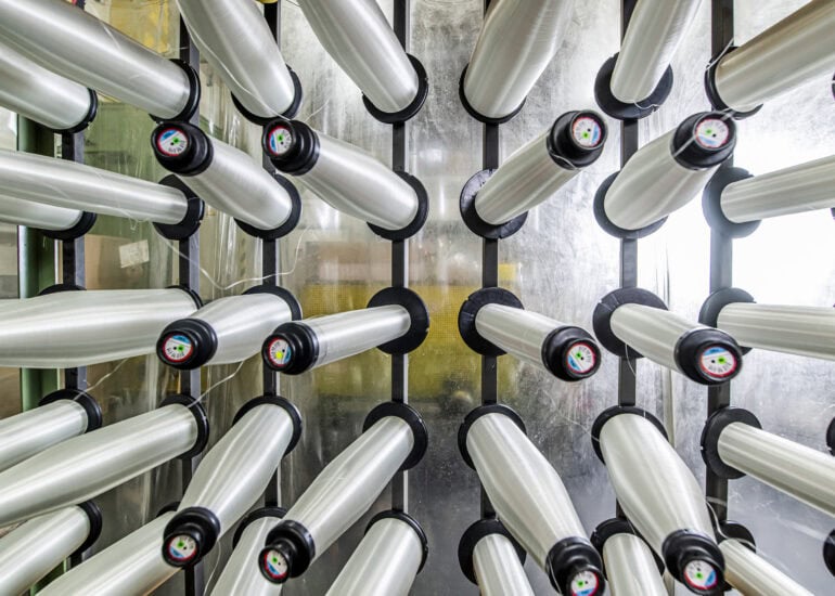 Entdecken Sie die Welt der hochtechnischen Industrie durch die Linse von Uwe Mühlhäußer, Ihrem Experten für Industriefotografie und Unternehmenskommunikation. Tauchen Sie ein in faszinierende Aufnahmen, die die Essenz der modernen Industrie einfangen. Erleben Sie die Kraft visueller Geschichten, die Ihre Unternehmenskommunikation auf ein neues Niveau heben. Vertrauen Sie auf die Expertise eines Industriefotografen, der die Sprache der Technologie beherrscht und Ihre Botschaften mit eindrucksvollen Bildern zum Leben erweckt
