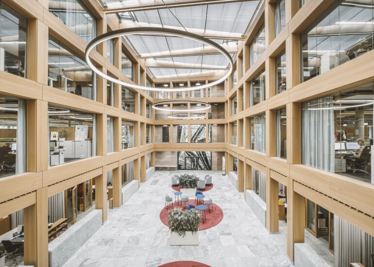 IHK Nürnbeg Haus der Wirtschaft, moderne Architekturfotografie von dem Architekturfotografen Uwe Mühlhäuser, Fotograf aus Nürnberg, spezialisiert auf Industriefotografie, Corporatefotografie, Architekturfotografie und Unternehmenskommunikation