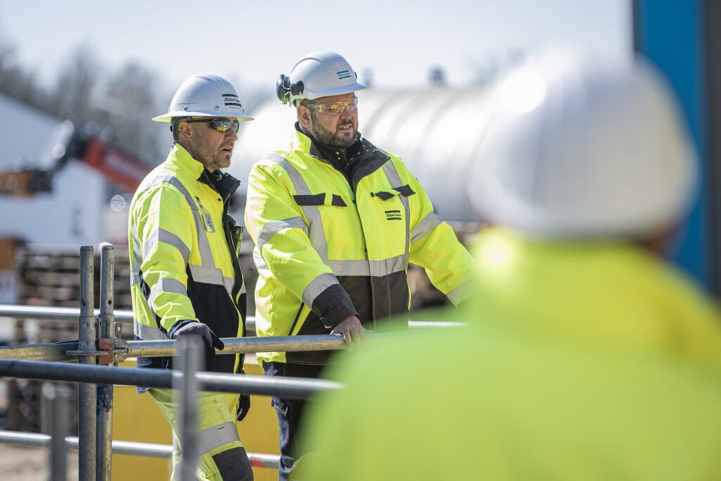 Energiespeicherwartung durch Techniker